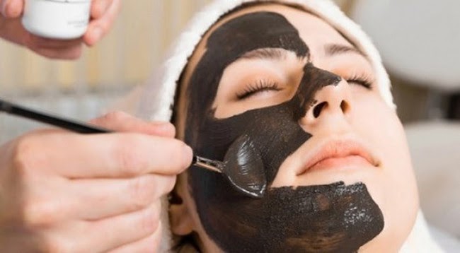 Than hoạt tính bột được sử dụng rộng rãi trong lĩnh vực làm đẹp